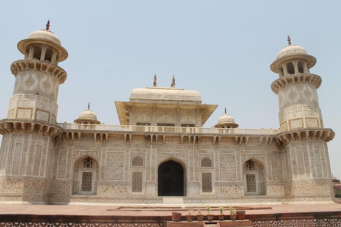 10 Top Places to visit in Agra in 2023